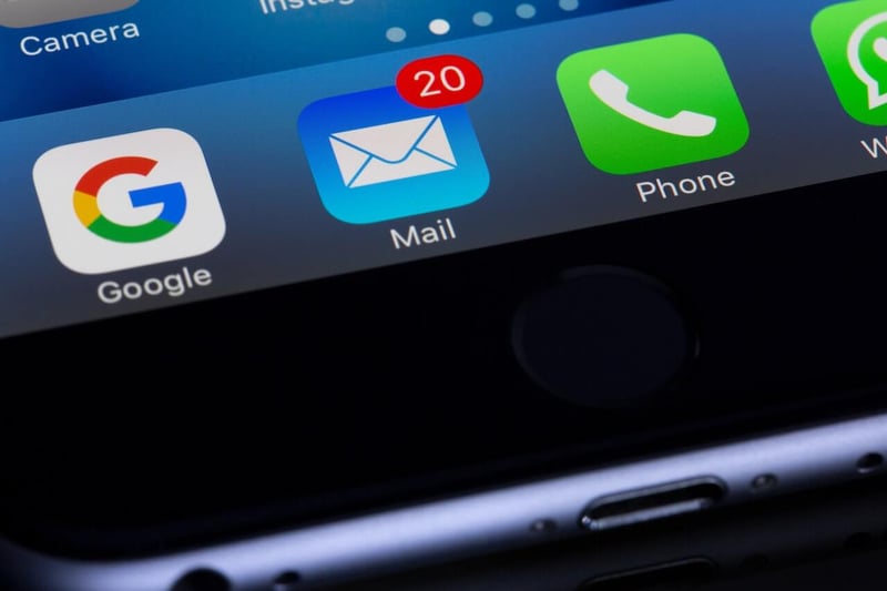 Icon of email app showing 20 unread emails