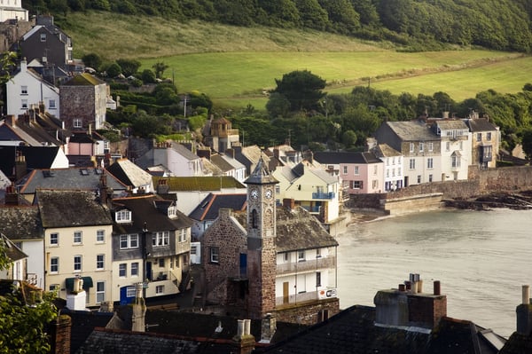 beautiful-shot-kingsand-cawsand-buildings-near-sea-cornwall-uk