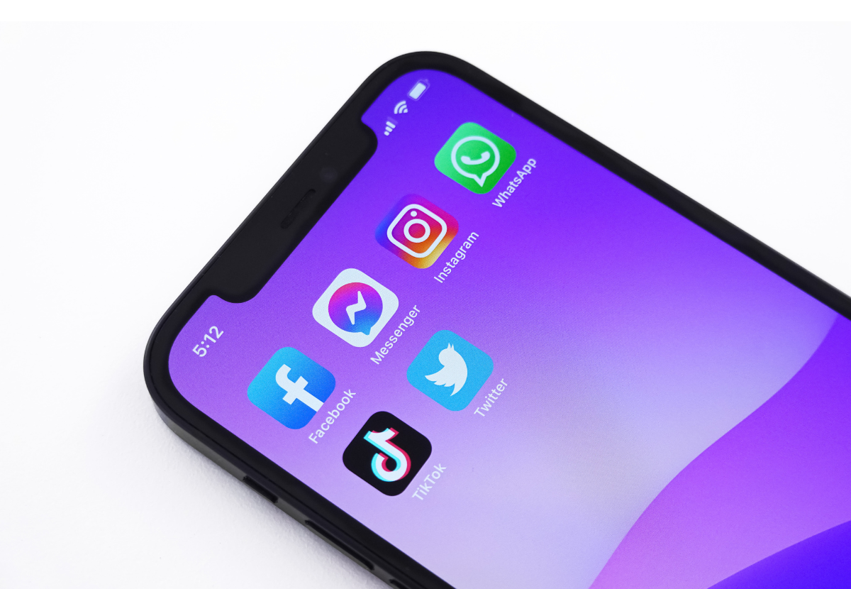 phone-with-social-advertising-icons